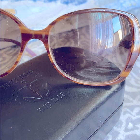 30%OFF BUNDLES! NWT TRES NOIR SUNGLASSES OVERSIZED main image 4